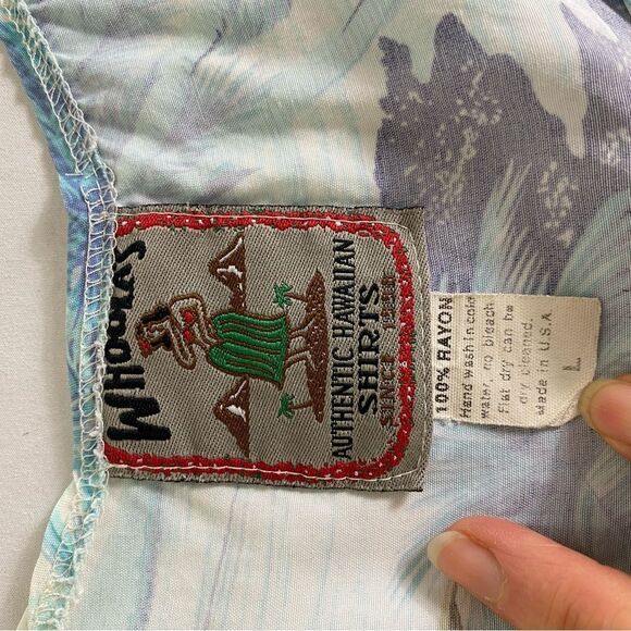 Vintage Whoola’s Rayon Hawaiian print Blue Floral Women's Top - Picture 7 of 7